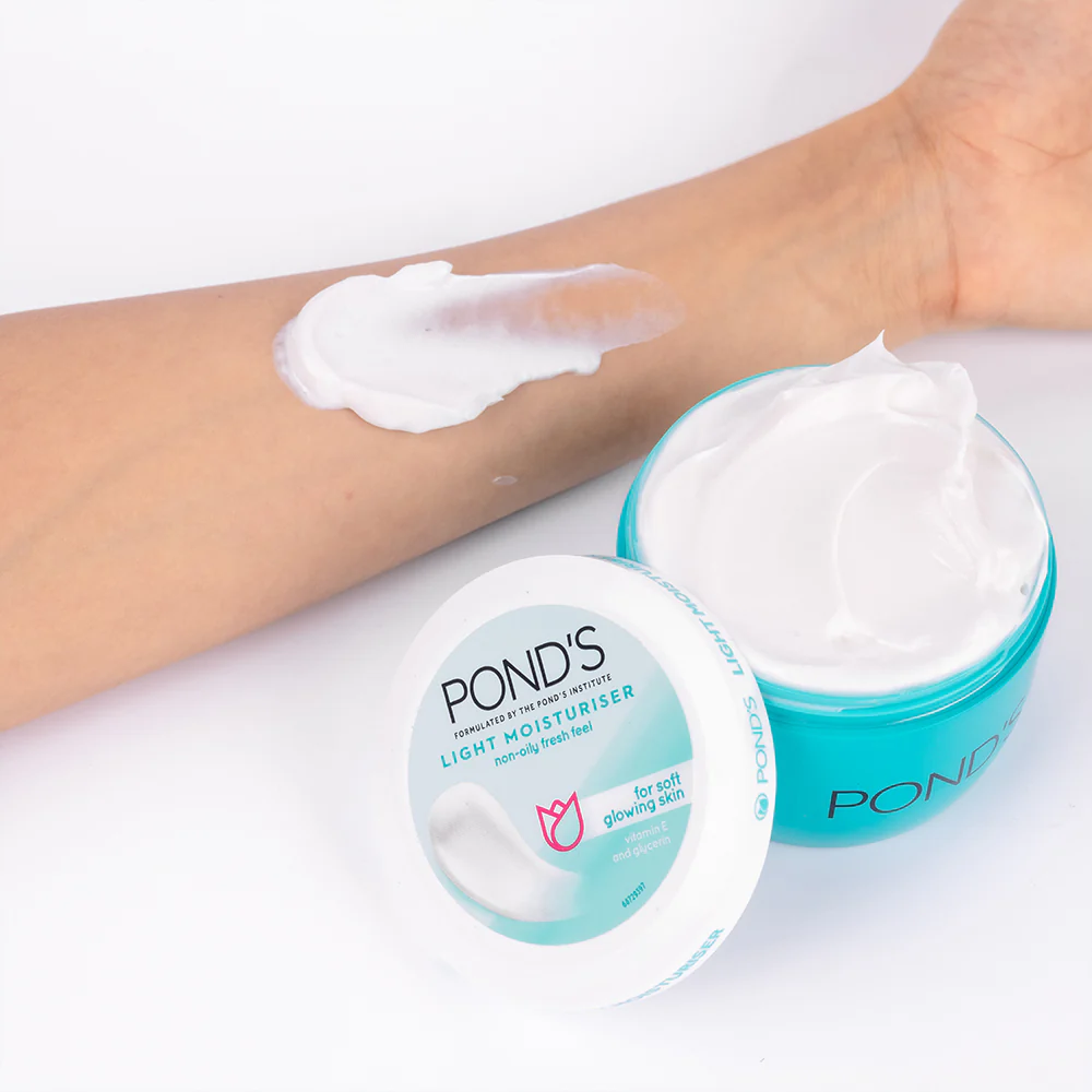 Fresh Glow Light Moisturiser with Vitamin E +Glycerine - Image 4